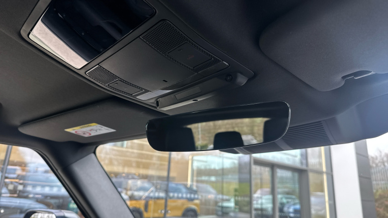 Land Rover Defender 3.0 D250 X-Dynamic SE 90 3dr Auto Diesel Estate